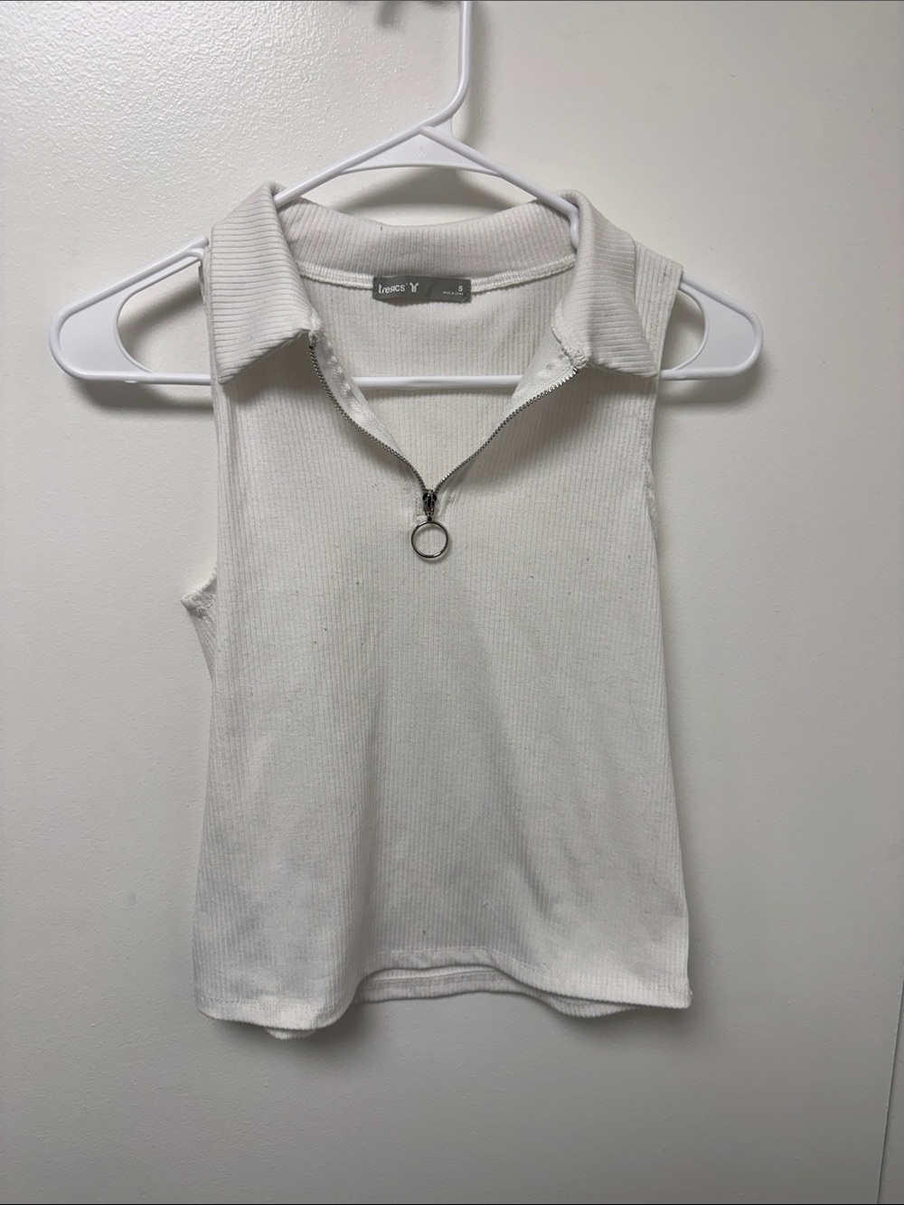 Tresics White Ribbed Zip Polo Tank
